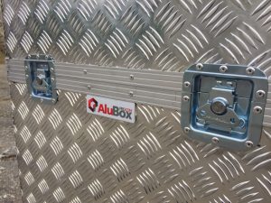 Caja de aluminio a medida con ruedas