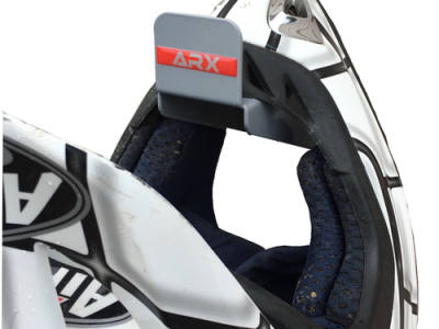cascos de moto ordenados