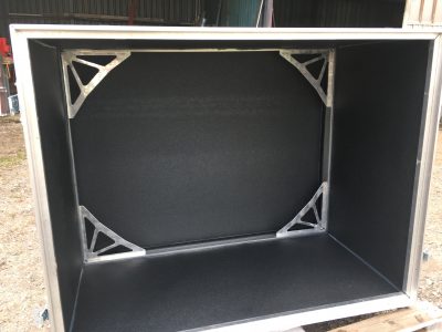 Caja de aluminio con aislamiento